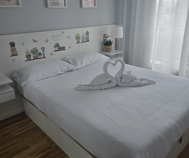 Airport Madrid Plenilunio Suites Green by beBalmy