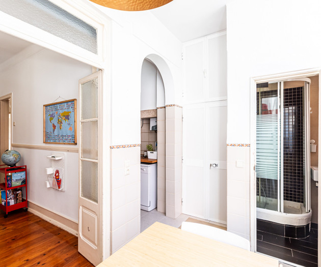 Apartment in Graça with terrace and lots of light