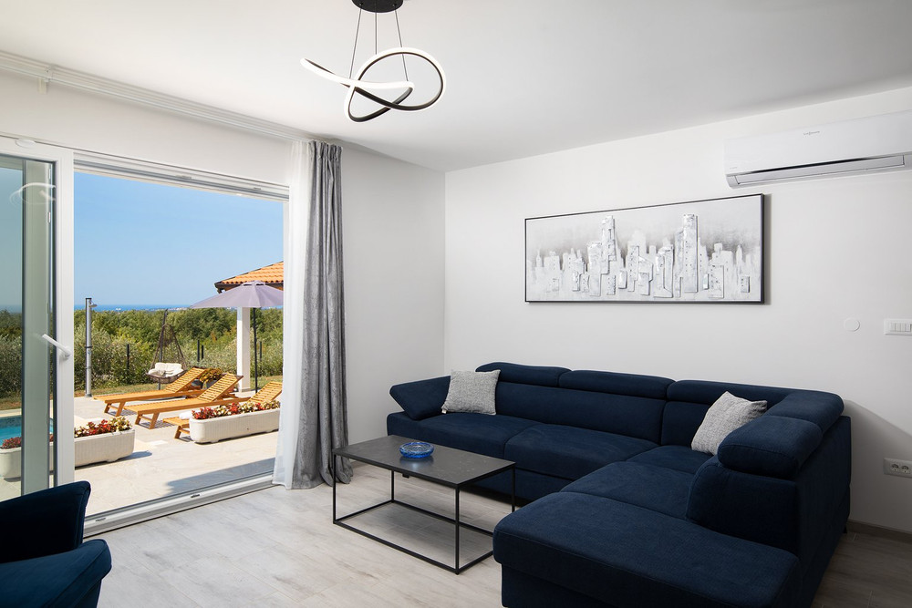 Villa Euphoria preview