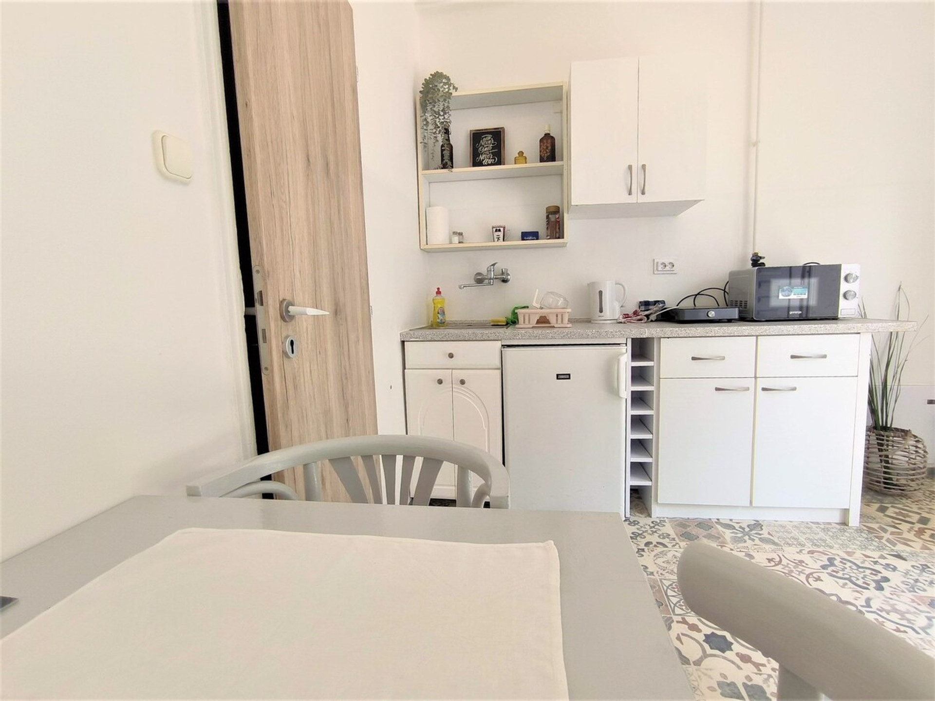 Full kitchen image 3