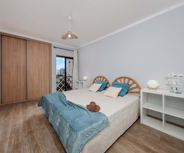 Suite in a 3-badroom flat 10 Minutes to the Beach