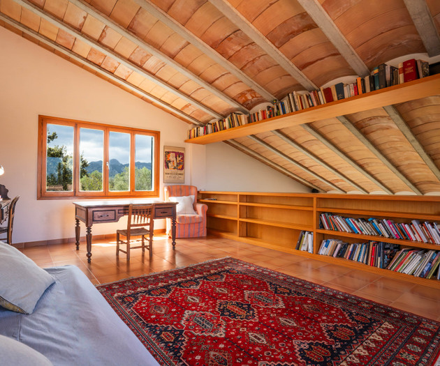 Unique Room in 340m2 VillaBetween sea and mountain