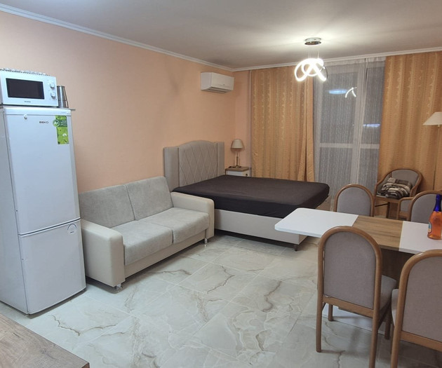 Light studio with balcony close to sea and center