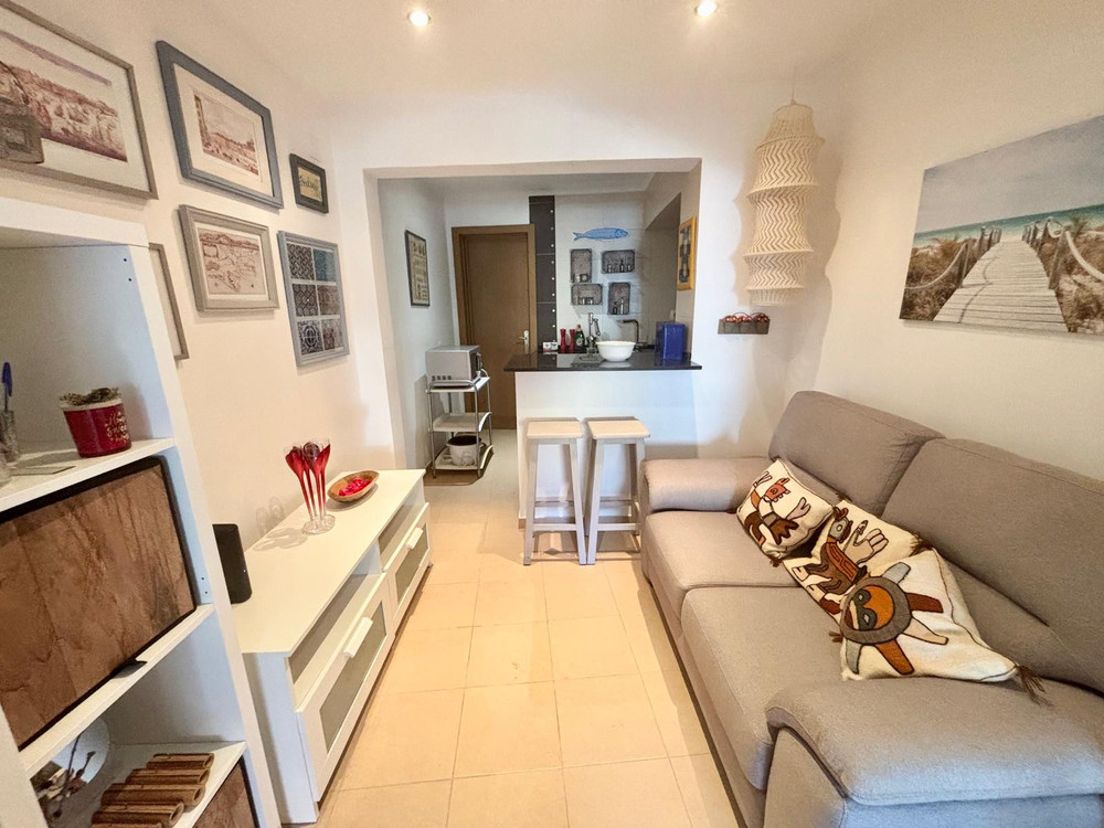 Charming 1-bedroom flat near Largo da Graça preview