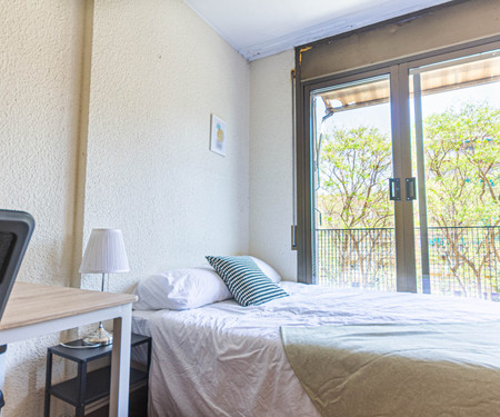 R0053- Room in flat to share Barcelona Montjuic