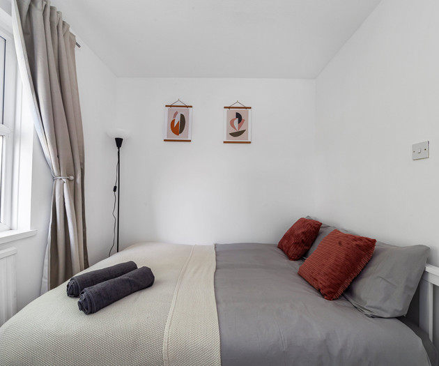Bright 3 Bed Garden House, Haggerston, Parking