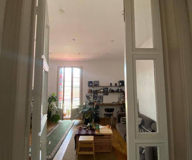 Bright Room with Private Bathroom in El Born