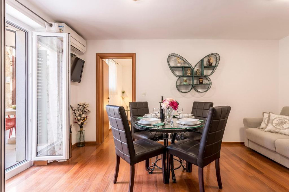 Monroe, Two Bedroom Apartment at Villa Erede preview