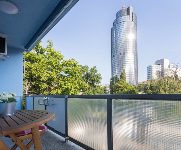 Spacious 2BDR Apartment - FREE PARKING