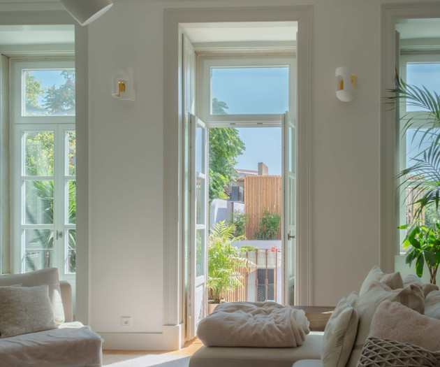 Your Lisbon Oasis: 3-Bed Apartment with Pool & Out