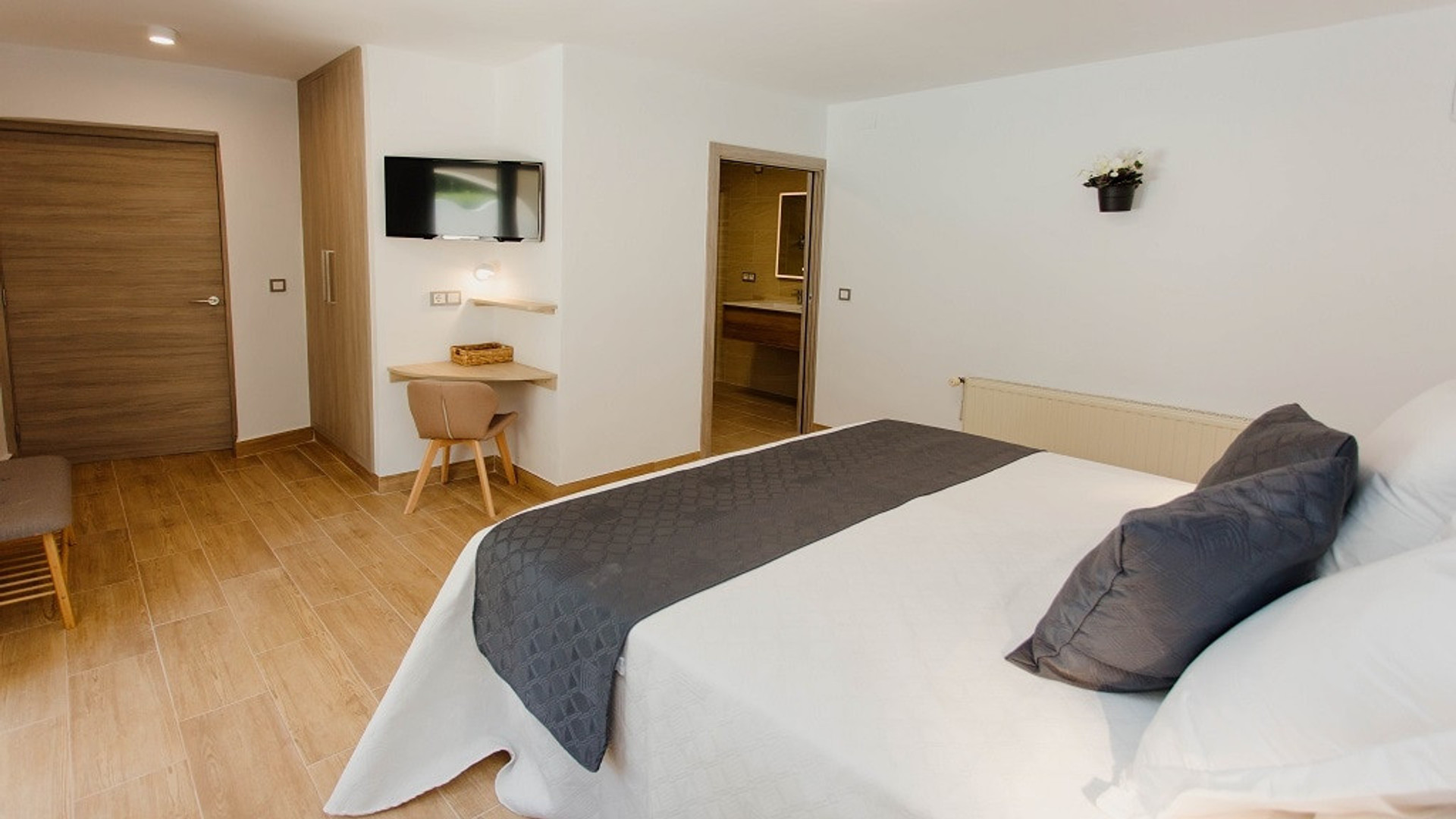 Bedroom image 1