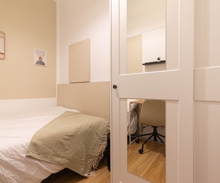 R0405- Room in Co-living Raval