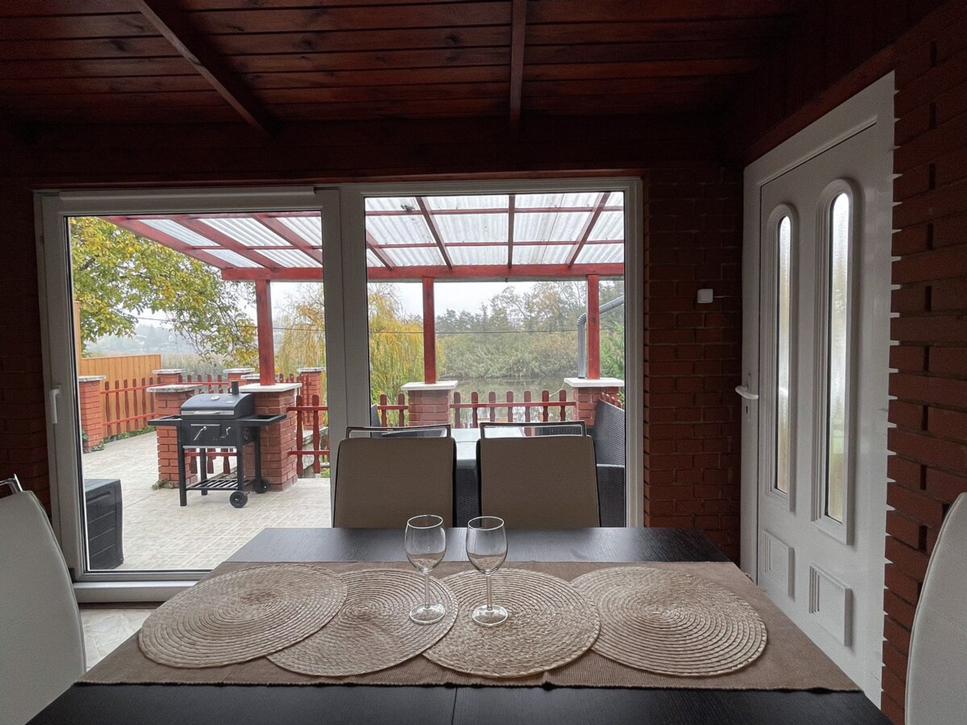 Dining area image 1