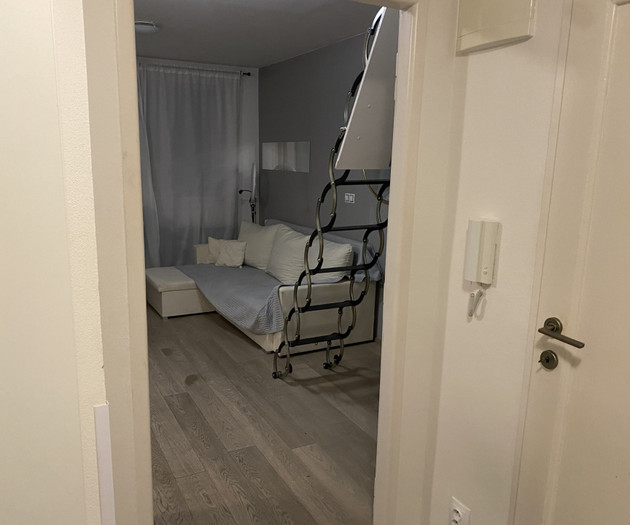 6 -Attic apartment in a villa w. garden, Vinohrady