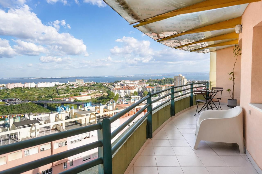 1 Bedroom Apartment with Balcony & Metro preview