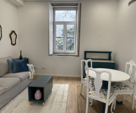 Ideally Located Porto flat - Serene Outdoor Space