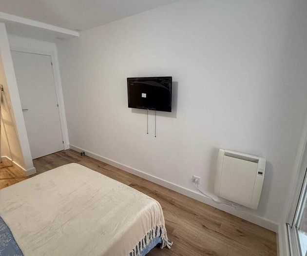 Double bedroom with private bathroom