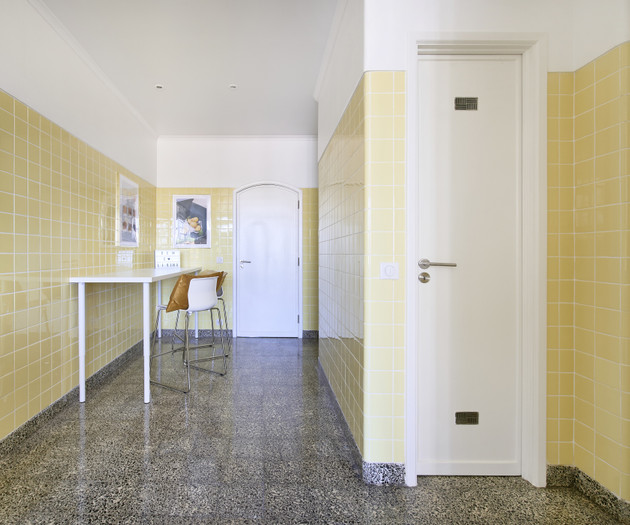 Room 1- Av. Barbosa du Bocage 52 3