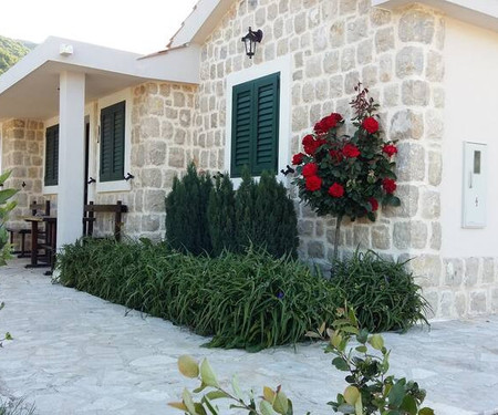 Villa with heated pool,very quiet location