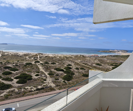 Baleal seafront apartment