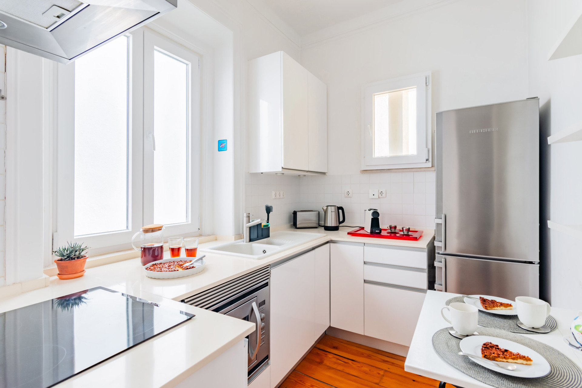 Fully equipped kitchen with washing machine.