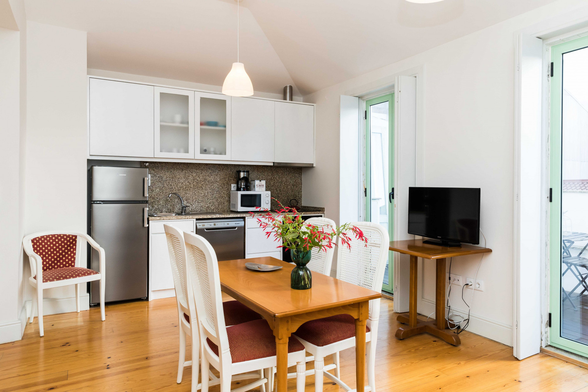 Kitchenette and dinning area