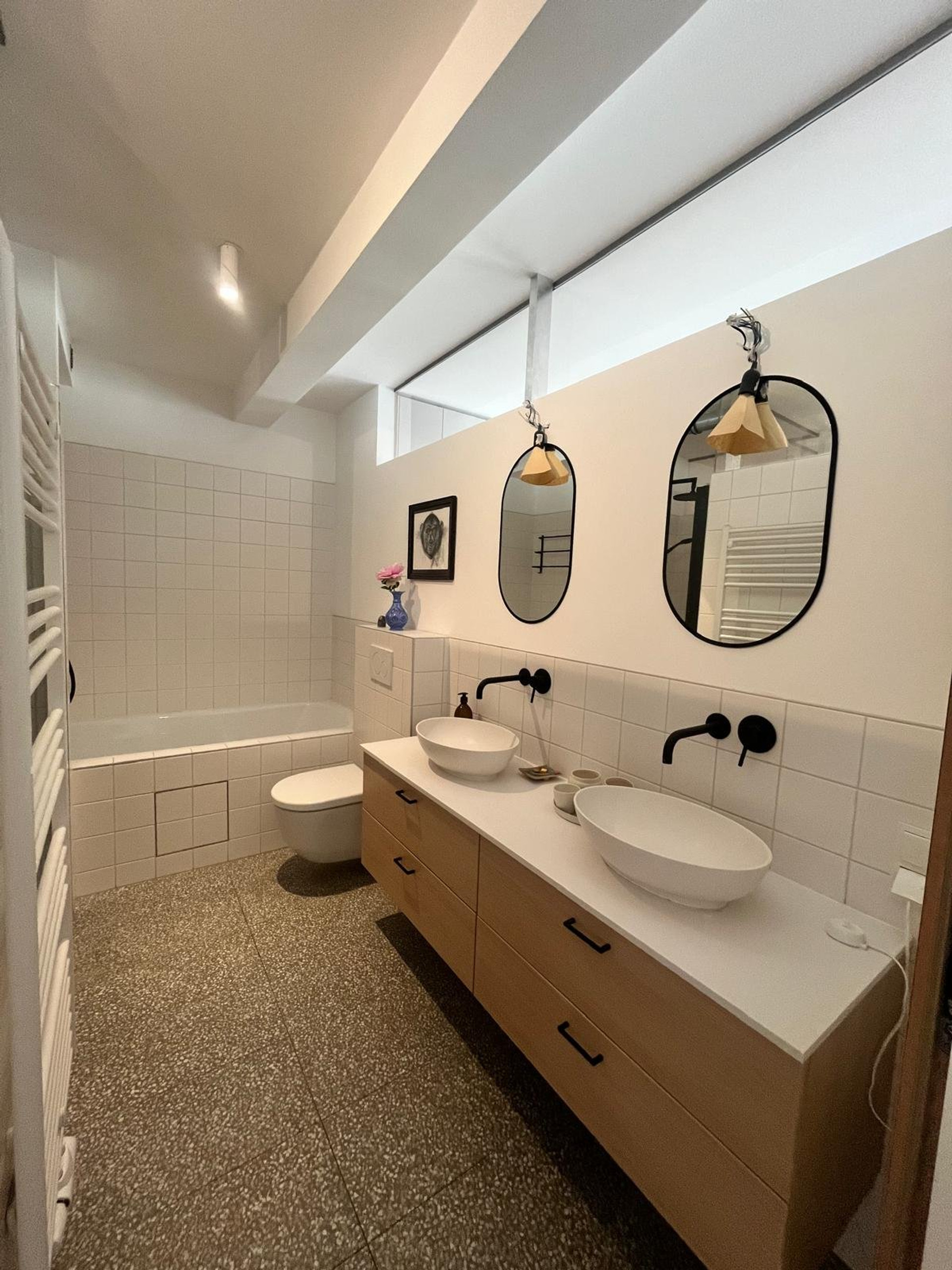 Modern bathroom double sinks bathtub