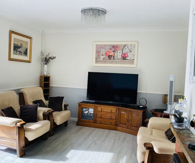 Spacious 5 Bedroom Family Home with Parking