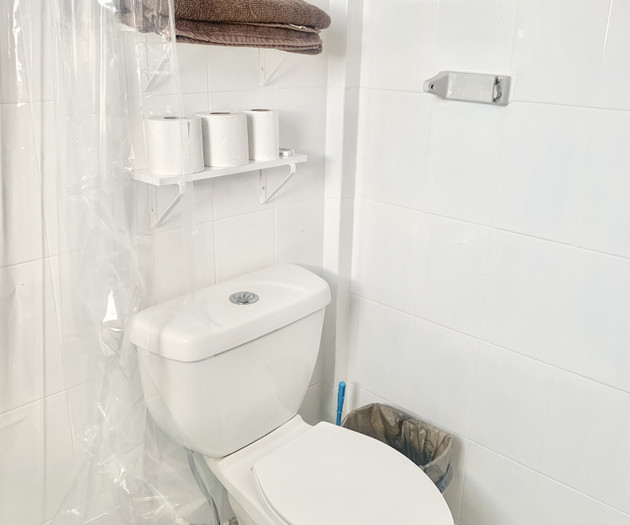 Flat 1/3_ 500mbps Wifi, Desk with office chair