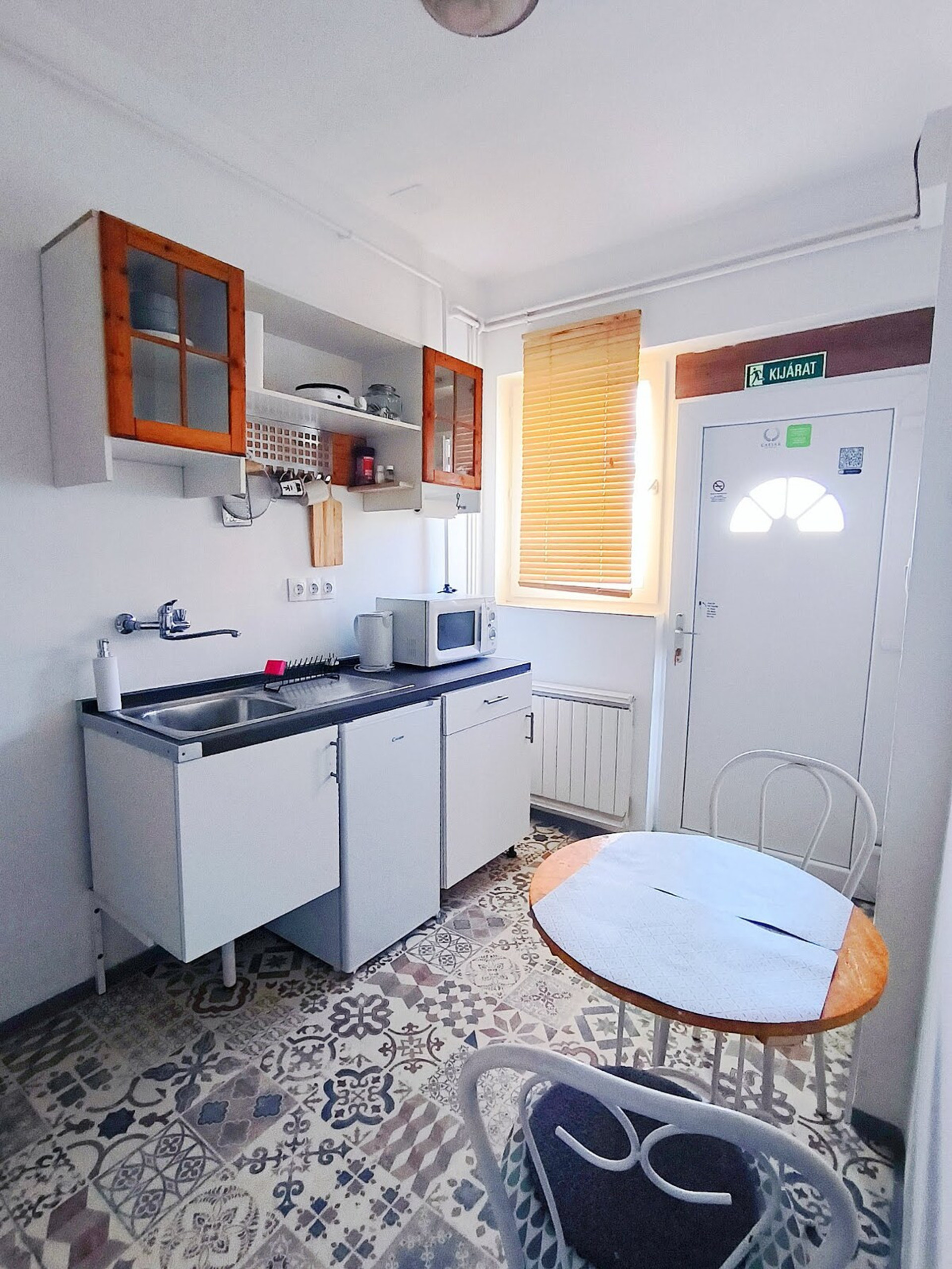 Kitchenette image 1