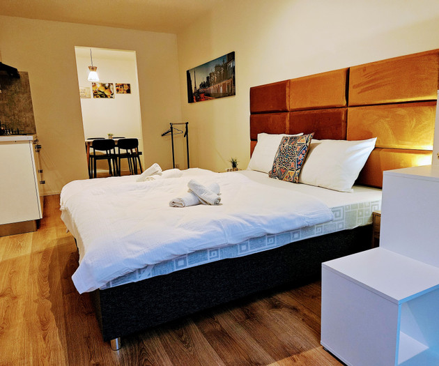 Family 2BR for 1-8 guests | Garden, Parking, Gym