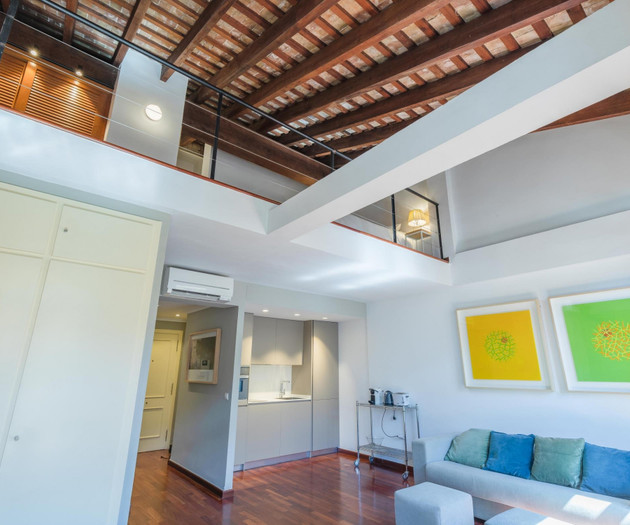 Bright & Cozy Penthouse · Seasonal Rental