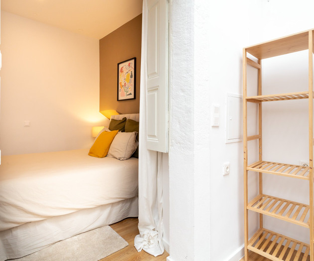 Stylish 2BR Flat in Alfama with Private Patio