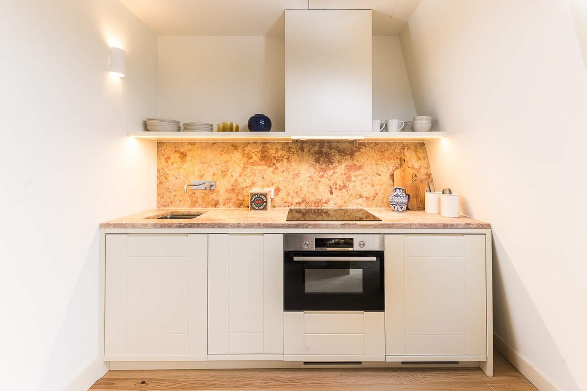 Full kitchen