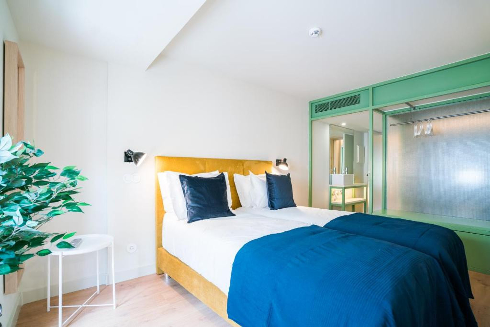 Room (twin beds)
