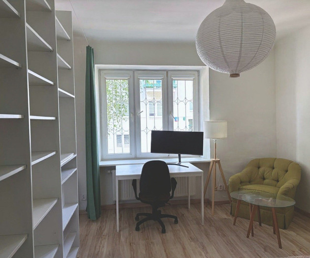 Quiet renovated studio with home office