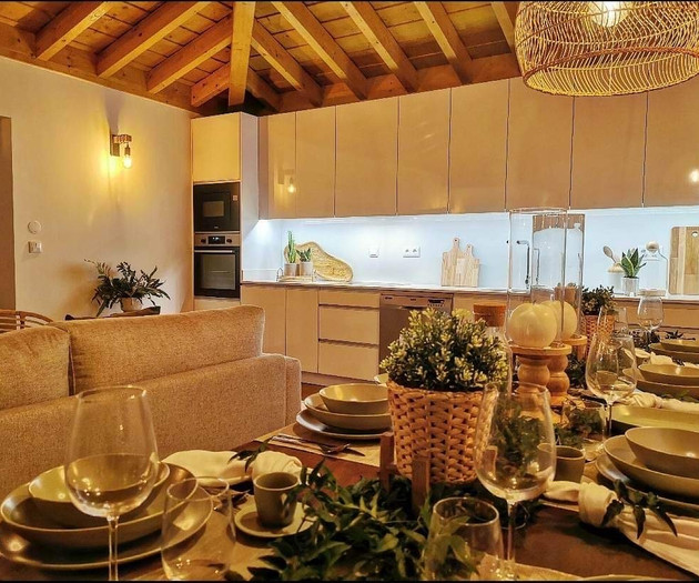 Luxury 5‑Bedroom Villa with Pool and Garden