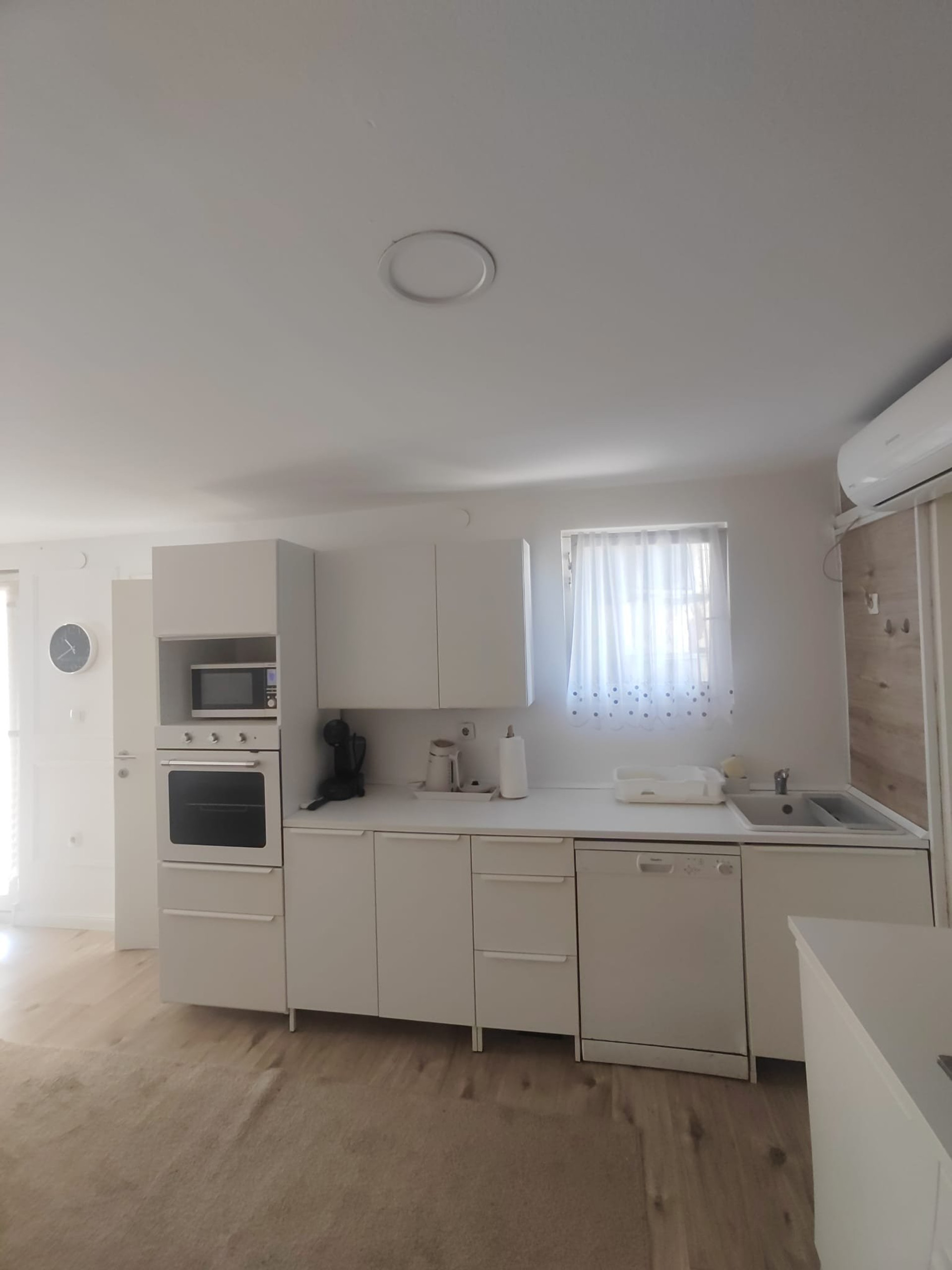 Kitchen counters and appliances