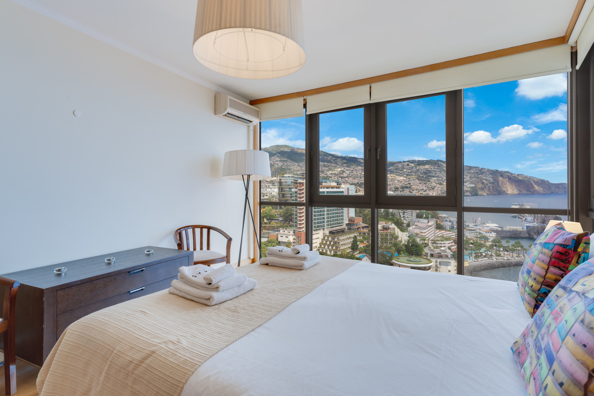 Bedroom - Queen Size Bed