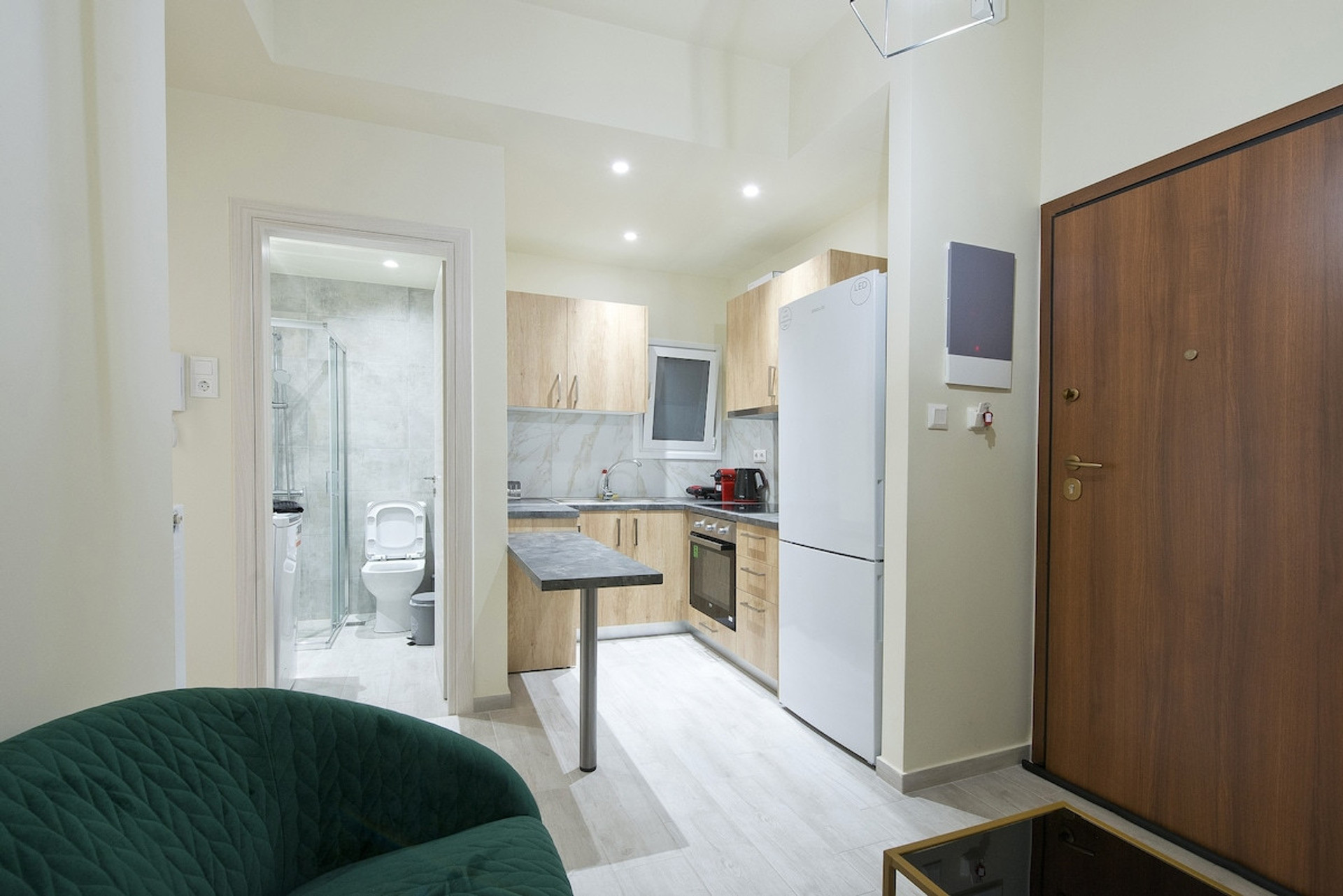 Full kitchen