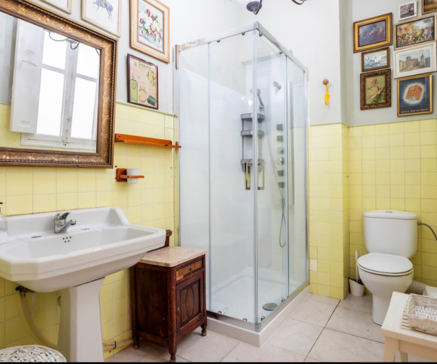Spacious and bright, in Valencia Ensanche.
