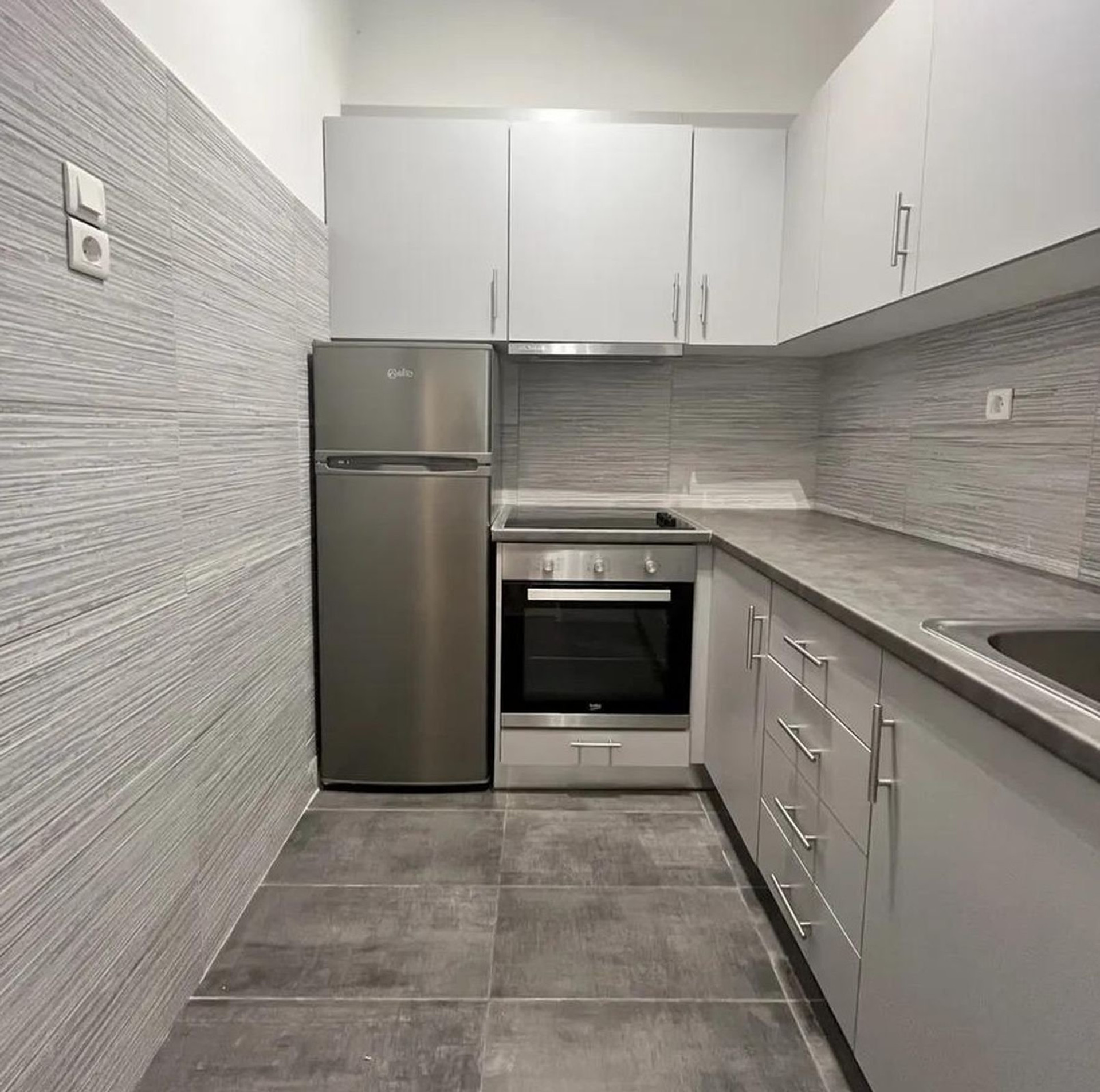 Compact modern kitchen