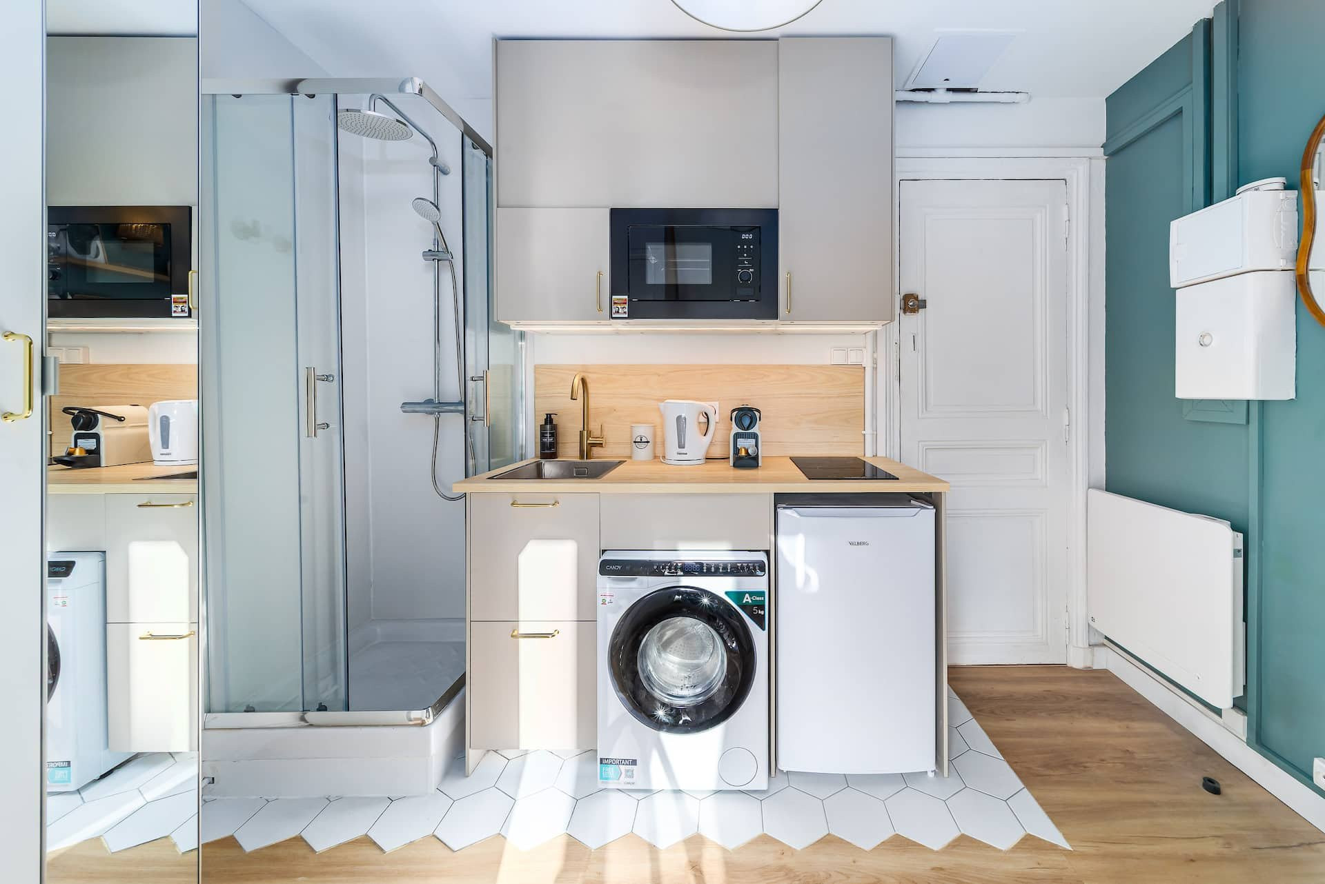 Kitchenette with shower and appliances