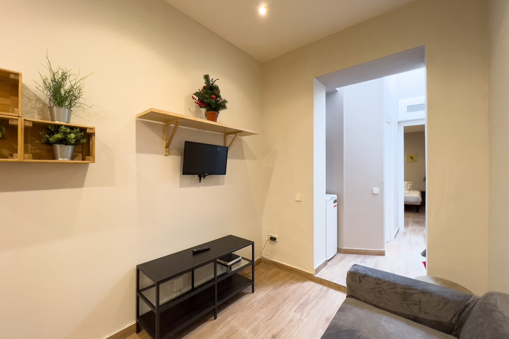 Cosy Sants Apartment with Natural Light preview