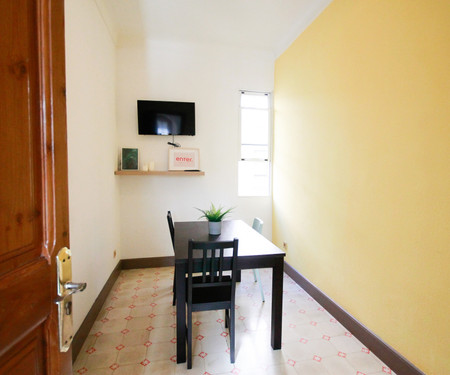 R0302- Room in flat to share in Eixample