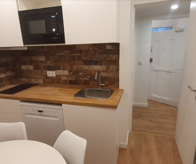 Apartment with 3 bedrooms with 2 bathrooms and A/C