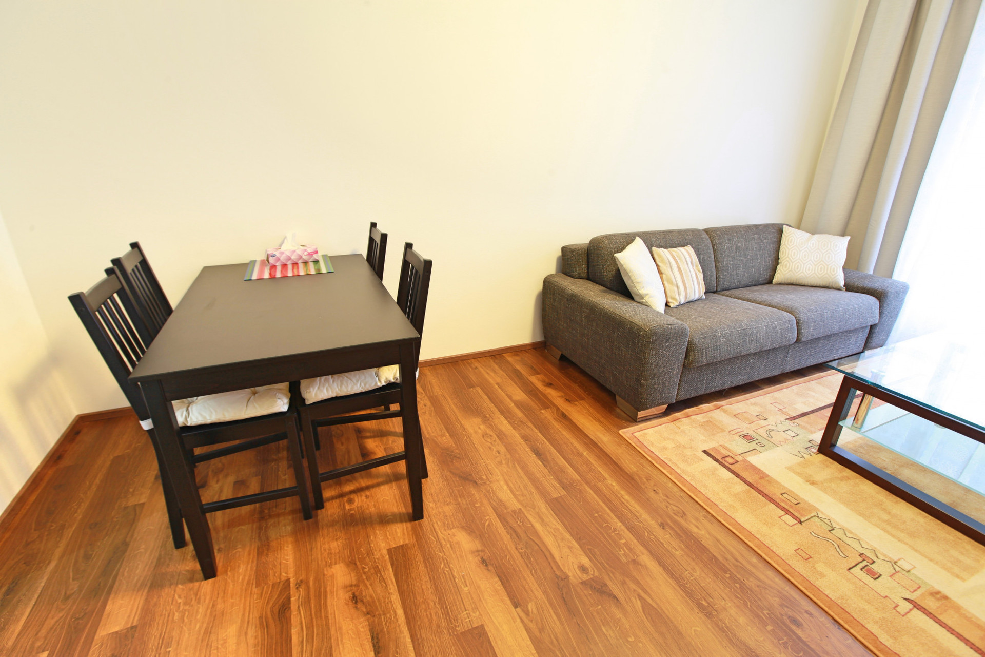 Jídelní kout v obývacím pokoji/Livingroom