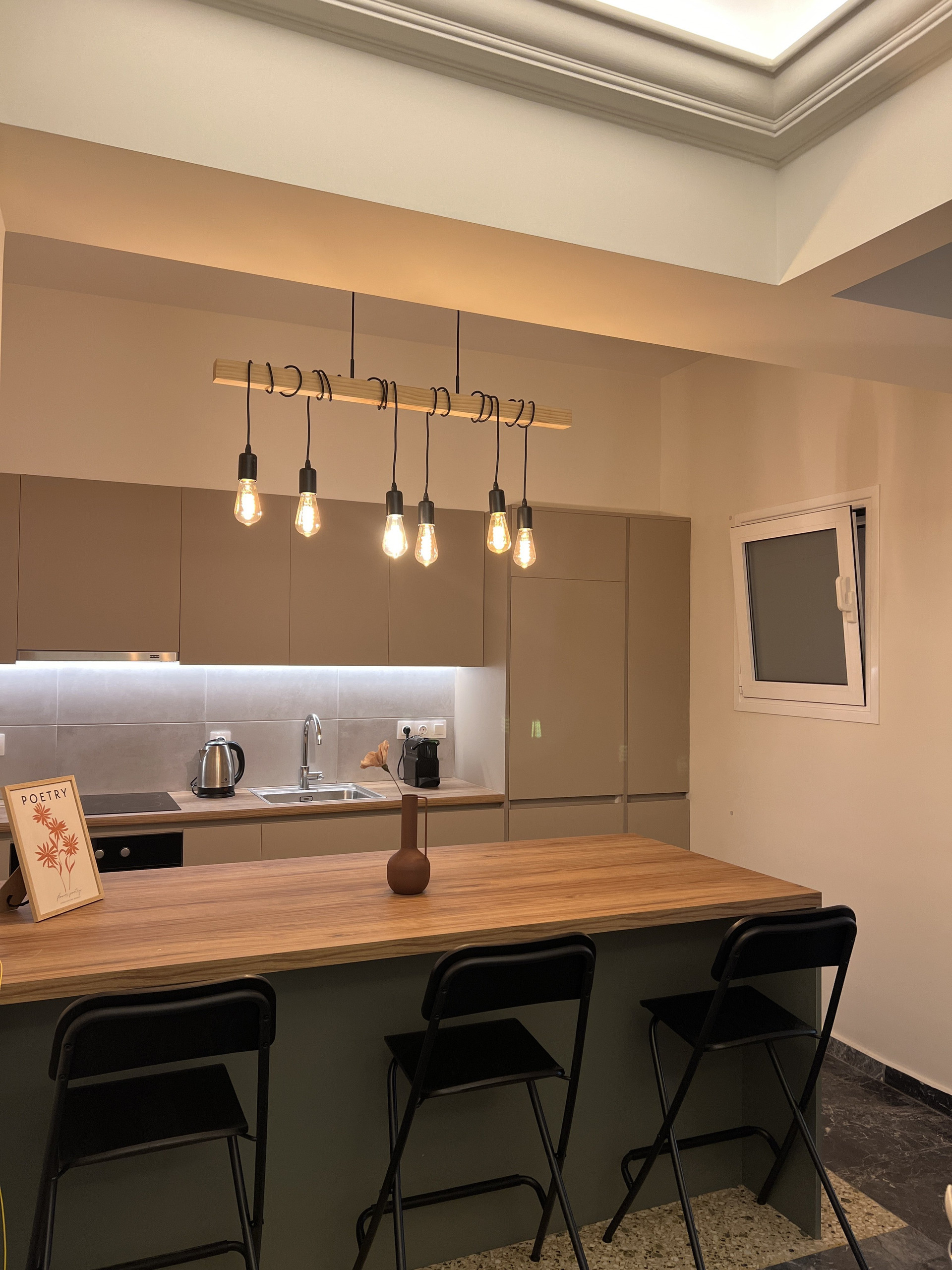 Kitchen with pendant lighting