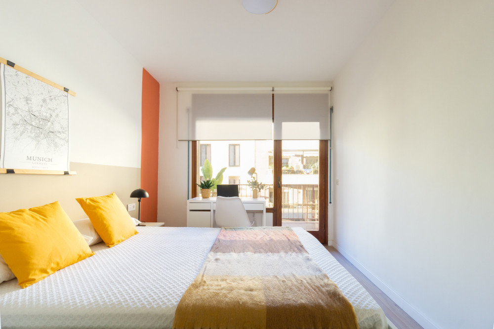 Room with terrace in Girona Center