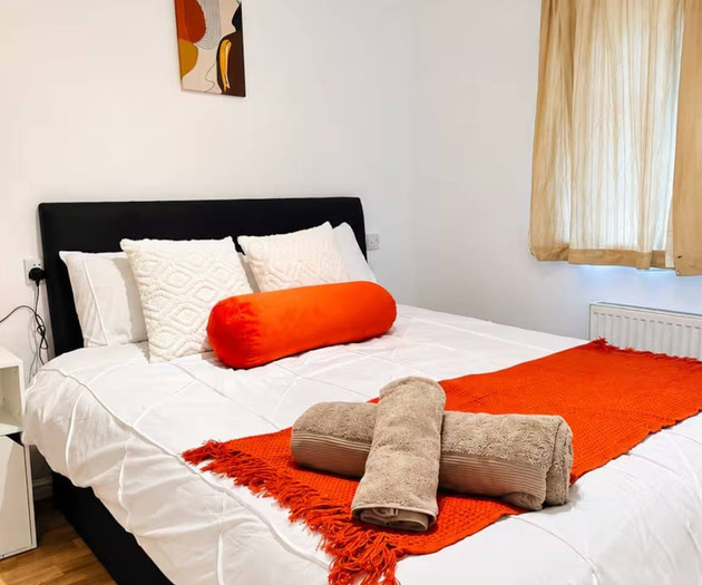 Cozy Eastleigh Home | 2 King Beds | Free Parking